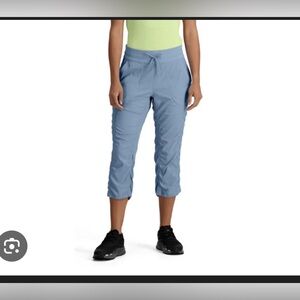 Kirkland blue ruched capris